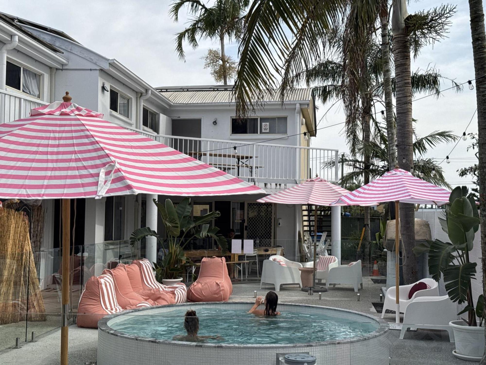Cali Backpackers Hostel Caloundra Bagian luar foto